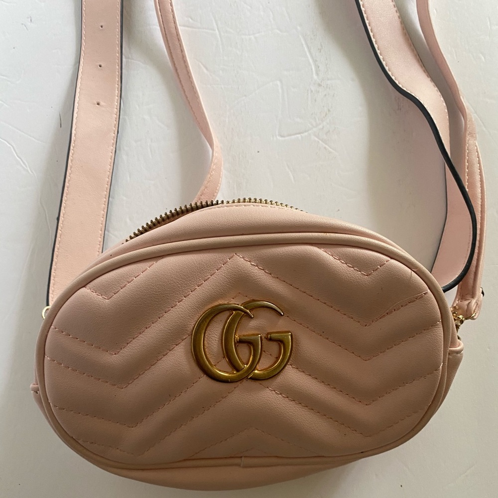 Small Gucci shoulder purse